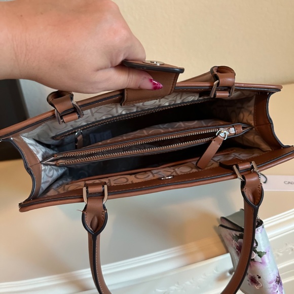 Rare Calvin Klein Margot Tote Large New without tags - Picture 10 of 13